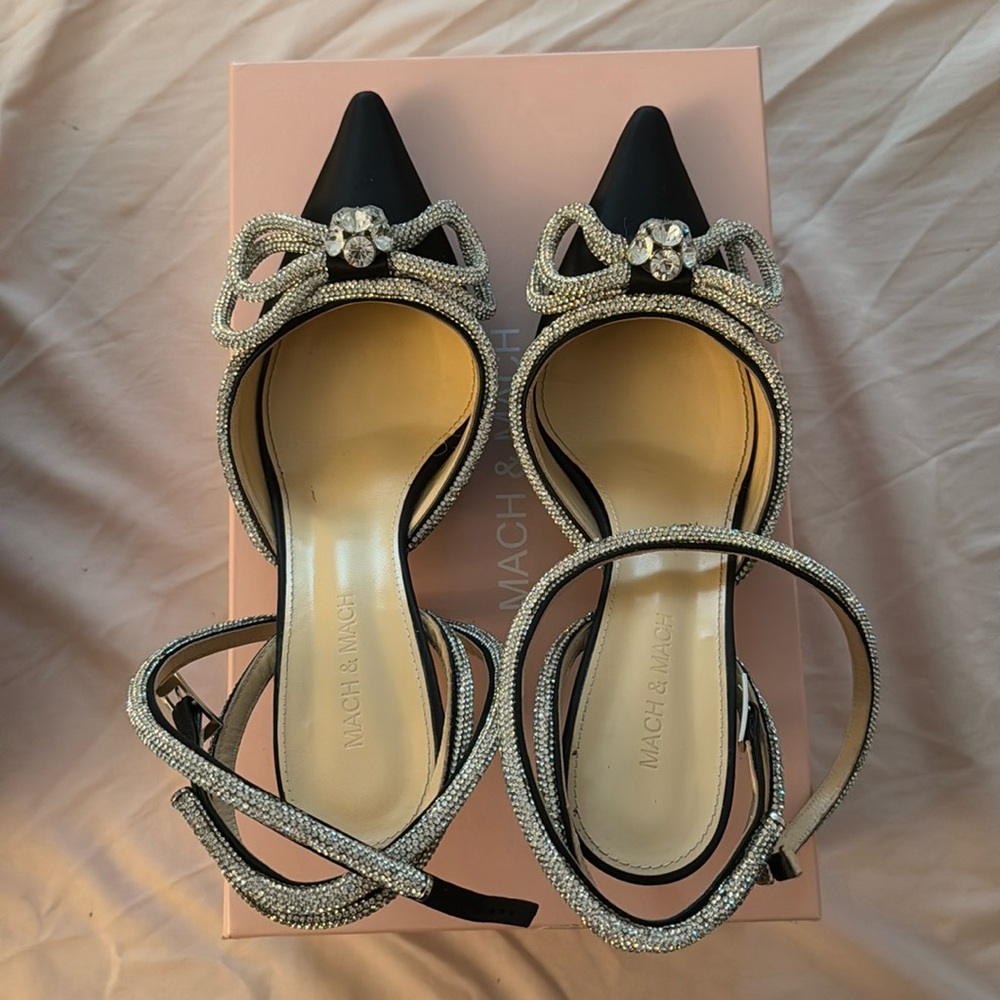 Mach & Mach double bow satin kitten heels. 300 on v 3nm0!!!